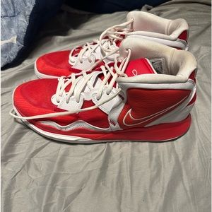 Red Kyrie Irving , Tacoma Floridas